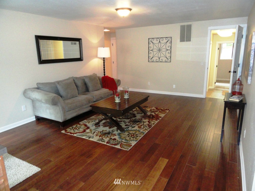8240 Hansen Road Northeast Bainbridge Island, WA 98110 - Photo 9 of 15 Gallery Image 9