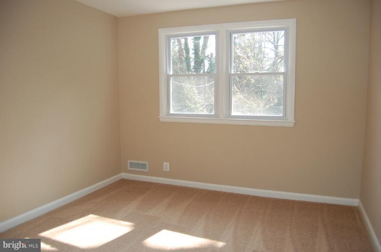 839 Reverdy Road Baltimore, MD 21212 - Photo 10 of 16 an empty room with a window