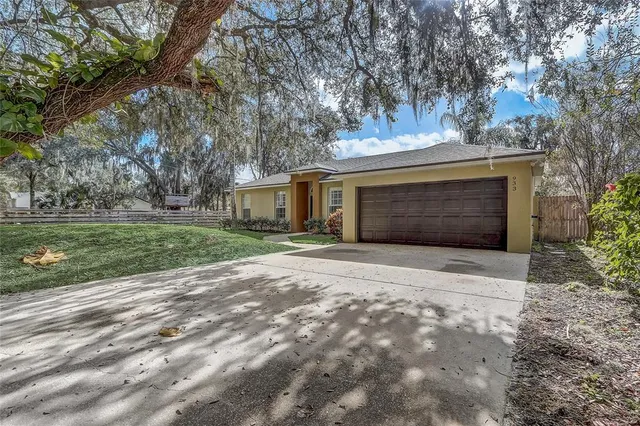 $425,000 | 933 Cass Avenue, Oviedo, FL 32765