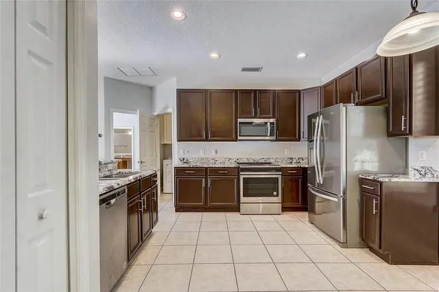 $425,000 | 933 Cass Avenue, Oviedo, FL 32765