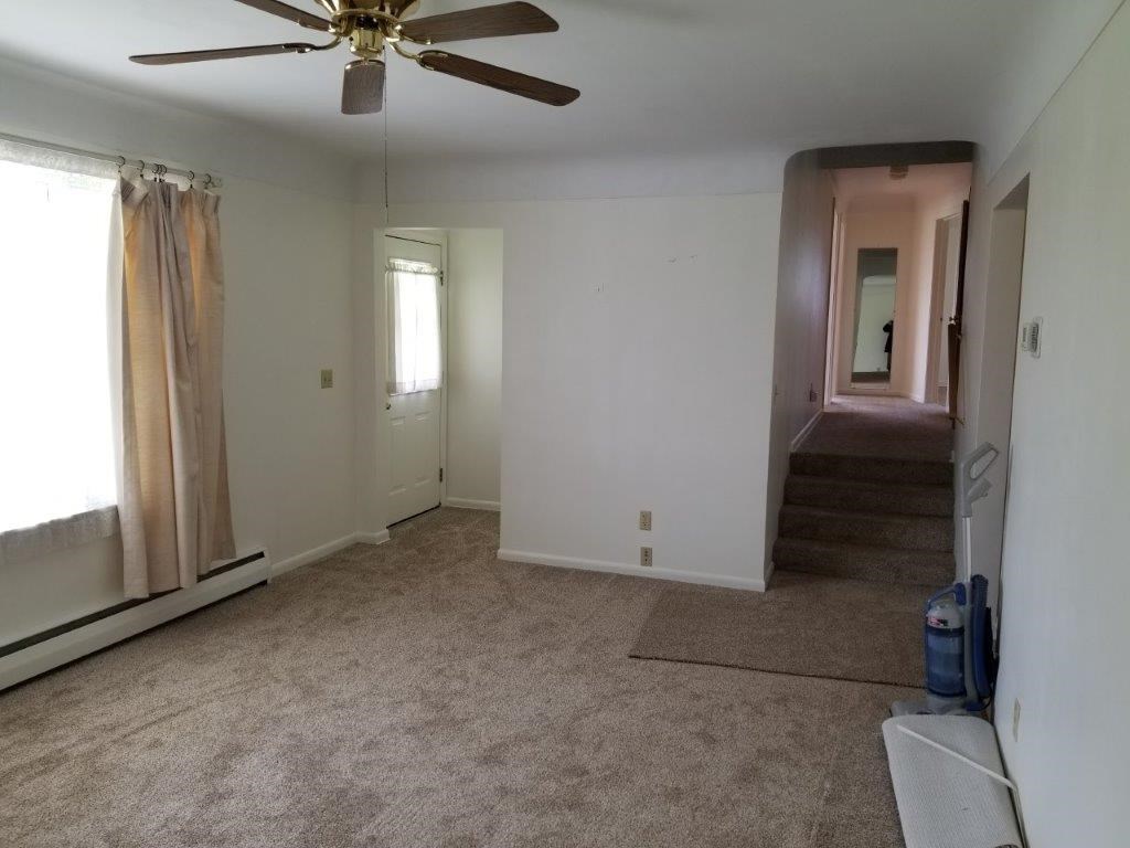 6160 South New Lothrop Road Durand, MI 48429 - Photo 13 of 34 Living room looking back at the entry and hallway