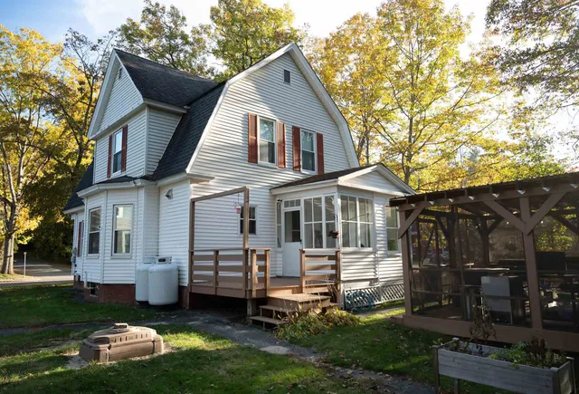 $320,000 | 35 Woodland Street, Claremont, NH 03743