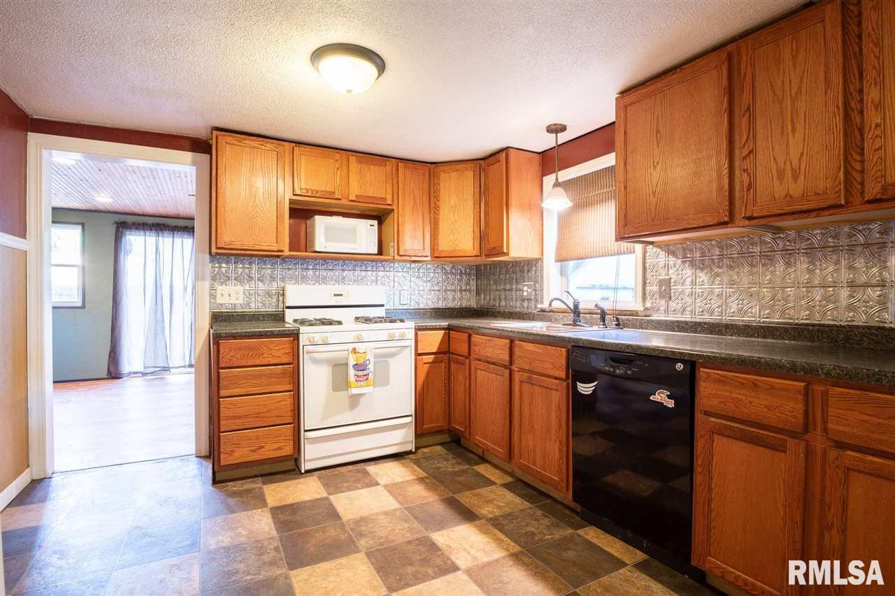 706 Chestnut Street Delavan, IL 61734 - Photo 5 of 32 Gallery Image 5