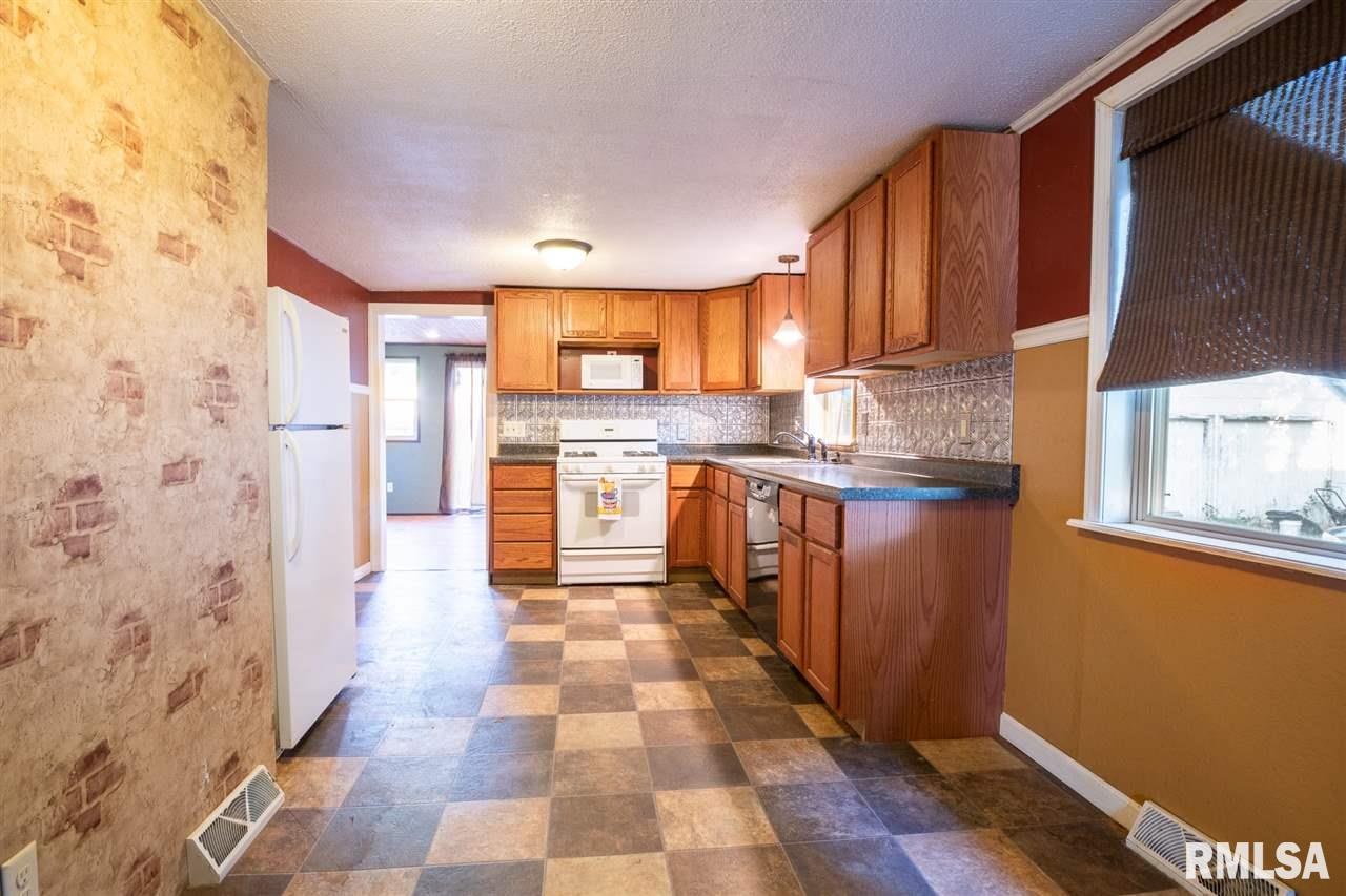 706 Chestnut Street Delavan, IL 61734 - Photo 7 of 32 Gallery Image 7