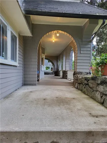 a view of a house with a outdoor space