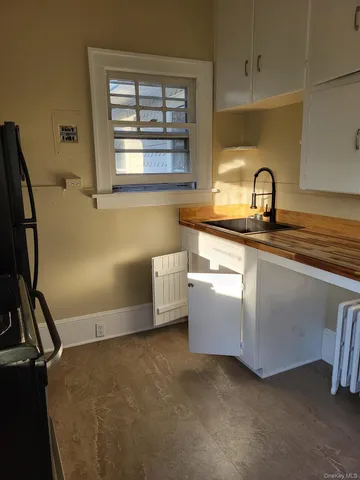 a close view of sink and tap