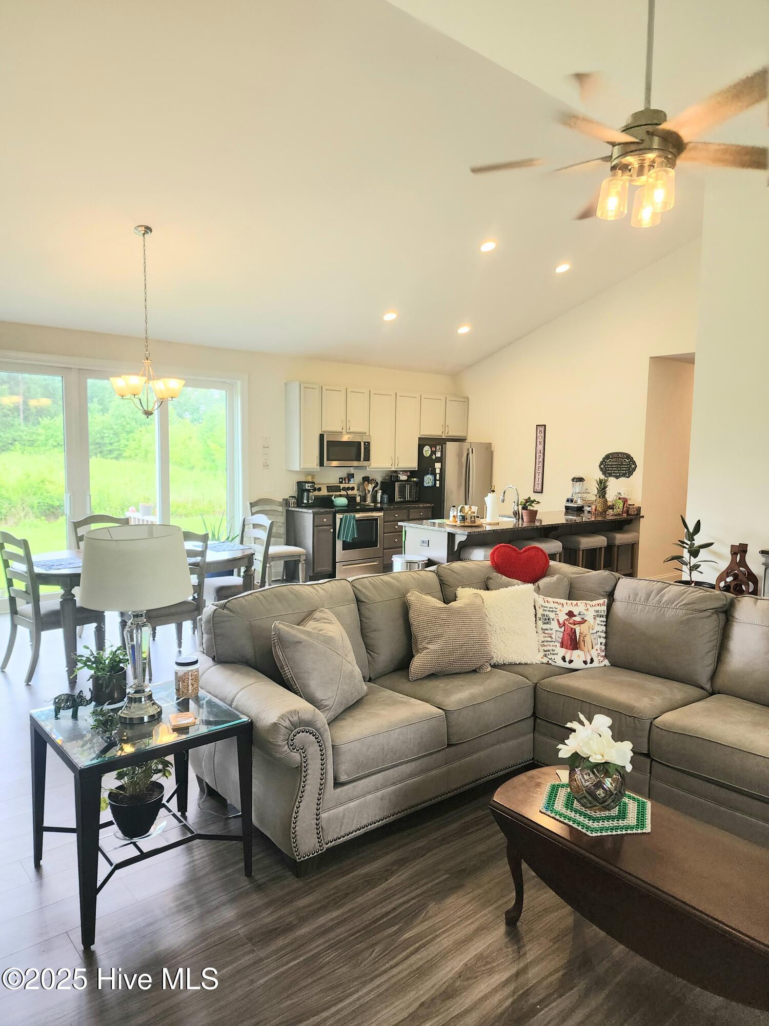 3763 Piney Woods Road Burgaw, NC 28425 - Photo 4 of 38 Livingroom