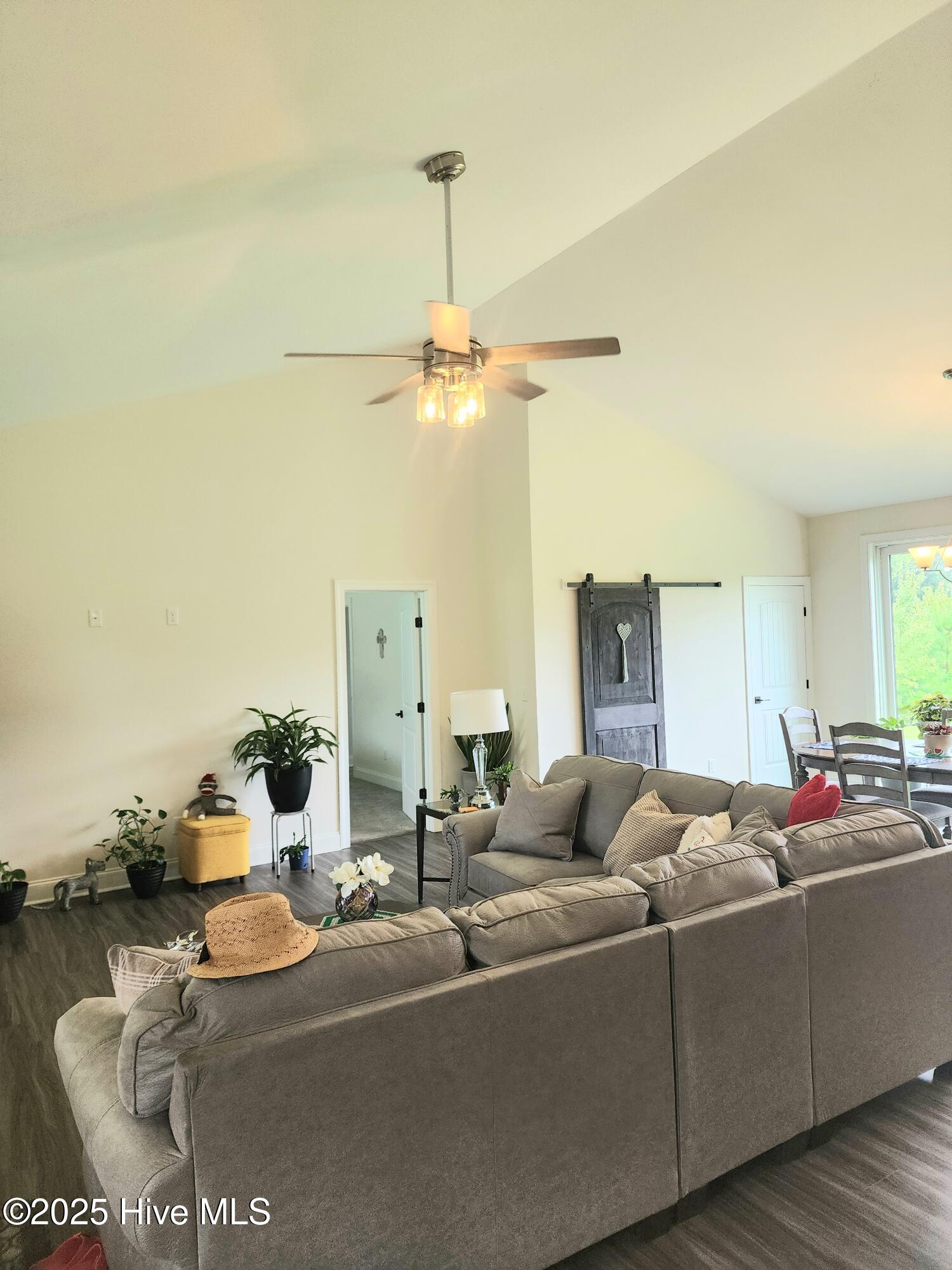 3763 Piney Woods Road Burgaw, NC 28425 - Photo 8 of 38 Livingroom