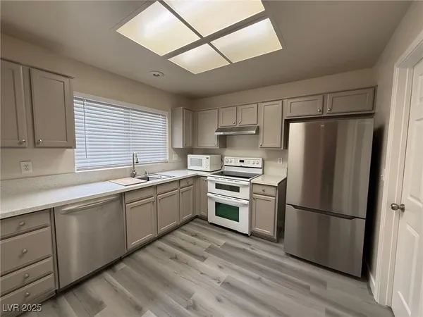 $1,795 | 8605 Glenmore Drive, Las Vegas, NV 89134