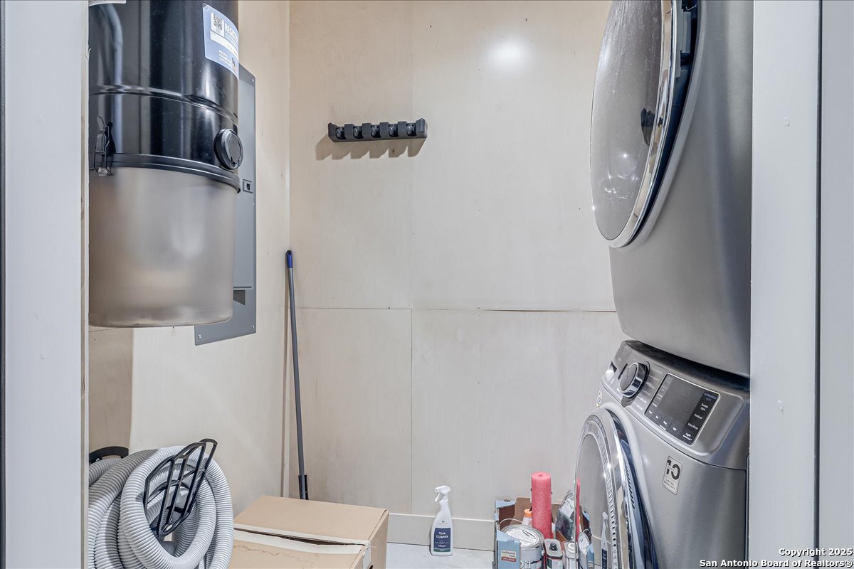 6031 Loop 1781 Rockport, TX 78382 - Photo 18 of 42 a bathroom with a toilet and a mirror