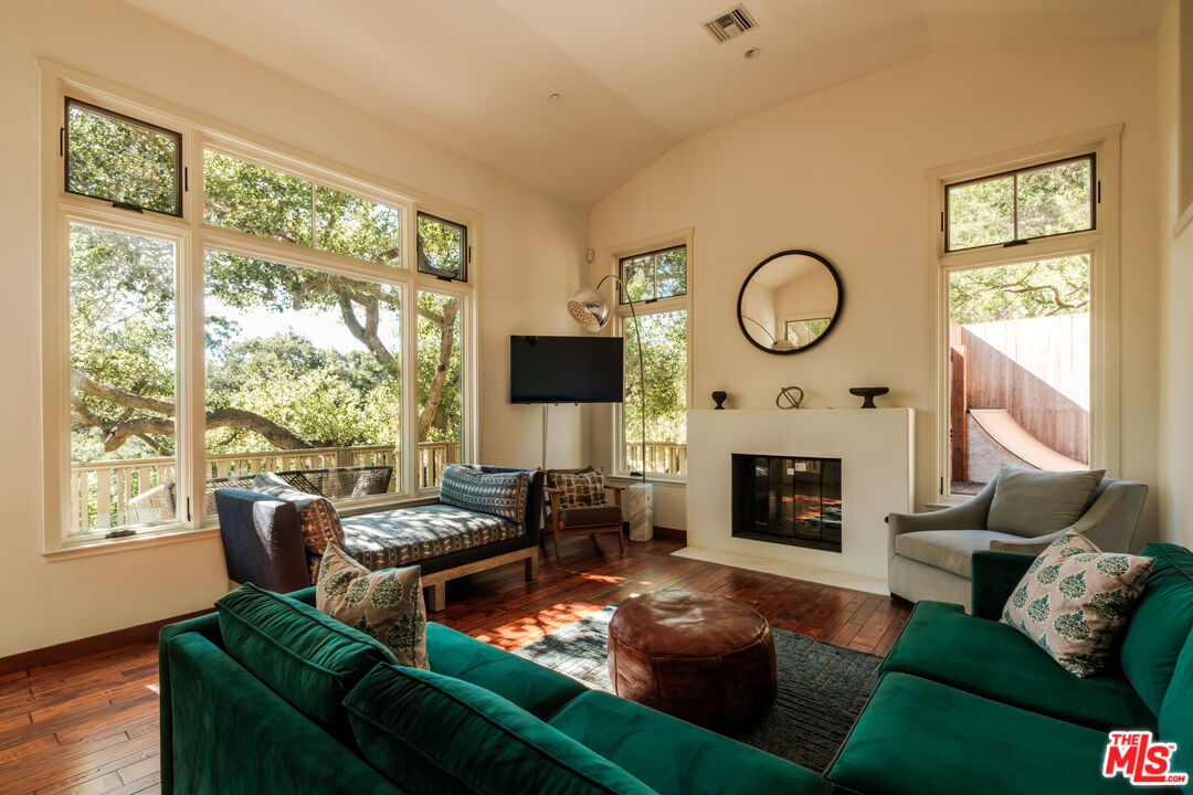 21717 Encina Road Topanga, CA 90290 - Photo 4 of 60