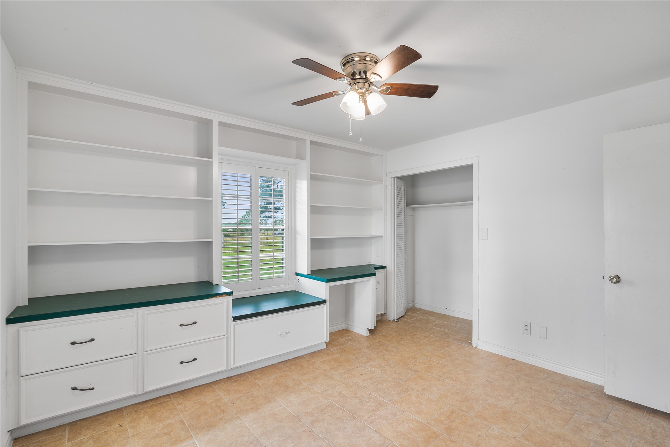 36622 Tompkins Road Hempstead, TX 77445 - Photo 25 of 46 a view of a room with cabinet cabinet a chandelier fan and windows