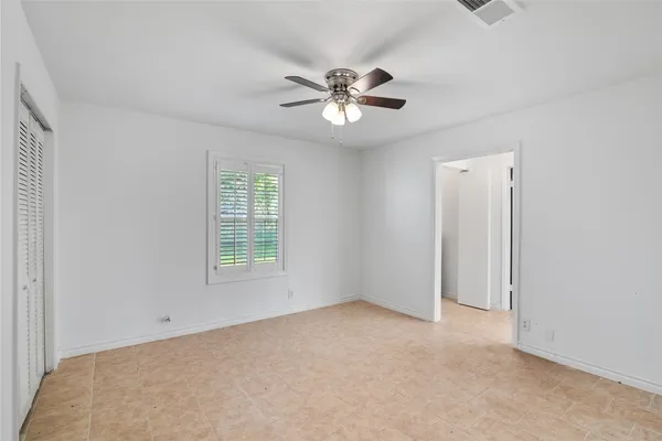 a view of empty room with window