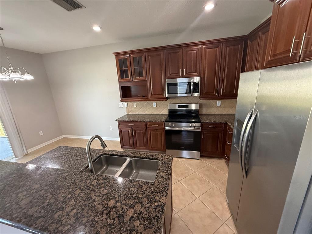 10239 Newminster Loop Ruskin, FL 33573 - Photo 9 of 29 Gallery Image 9