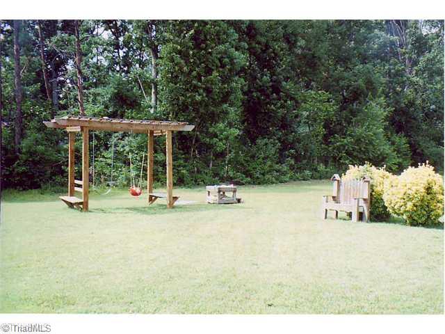 325 Traceway Road High Point, NC 27265 - Photo 14 of 14 Yard/Garden.