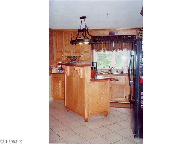 325 Traceway Road High Point, NC 27265 - Photo 6 of 14 Kitchen.