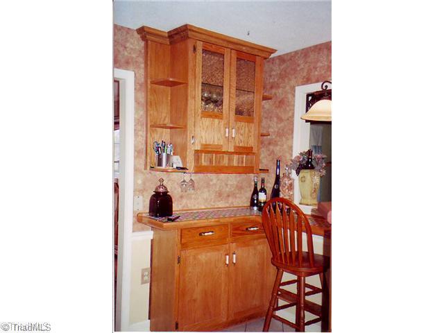 325 Traceway Road High Point, NC 27265 - Photo 7 of 14 Kitchen.