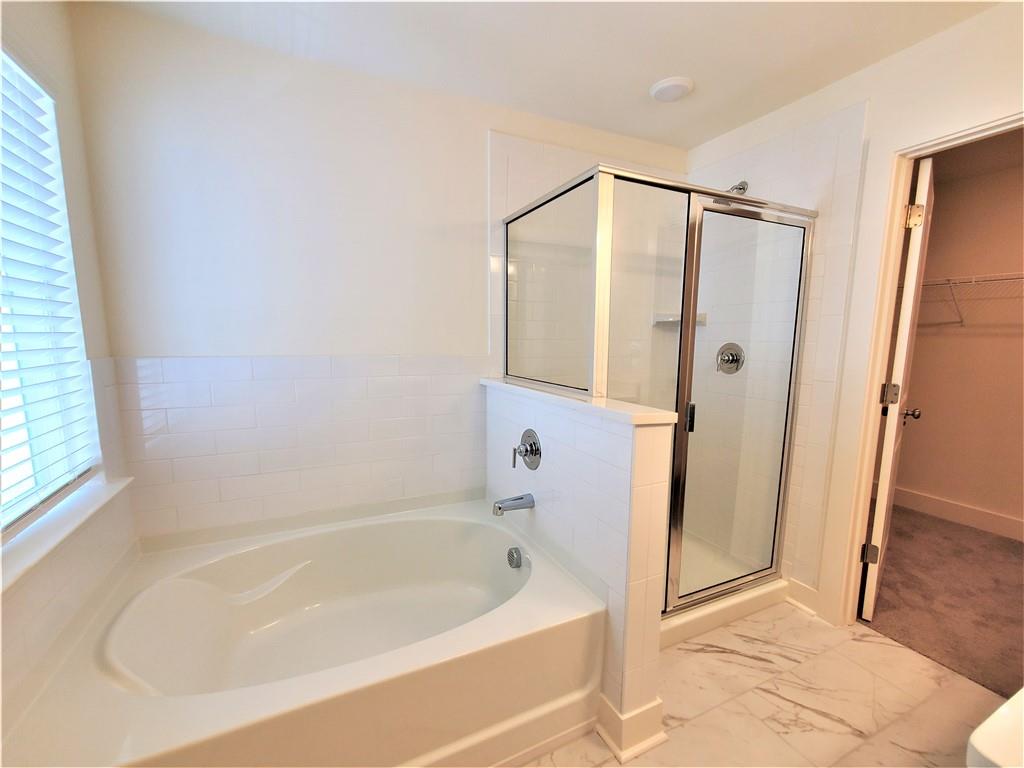 389 Auburn Valley Way Auburn, GA 30011 - Photo 25 of 29 a bathroom with a bathtub and a shower