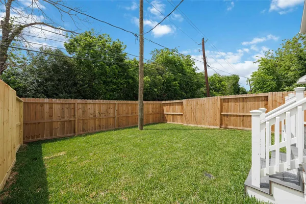 $325,000 | 10610 Ashville Drive, Houston, TX 77051