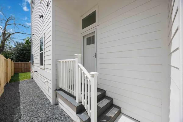 $325,000 | 10610 Ashville Drive, Houston, TX 77051