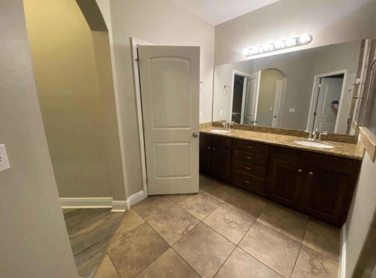 40 Woodwind Way Freeport, FL 32439 - Photo 9 of 14 Primary Bath