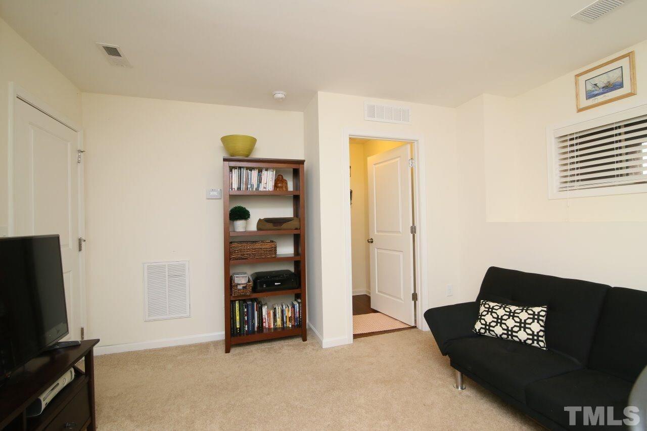 1631 Crafton Way Raleigh, NC 27607 - Photo 14 of 24