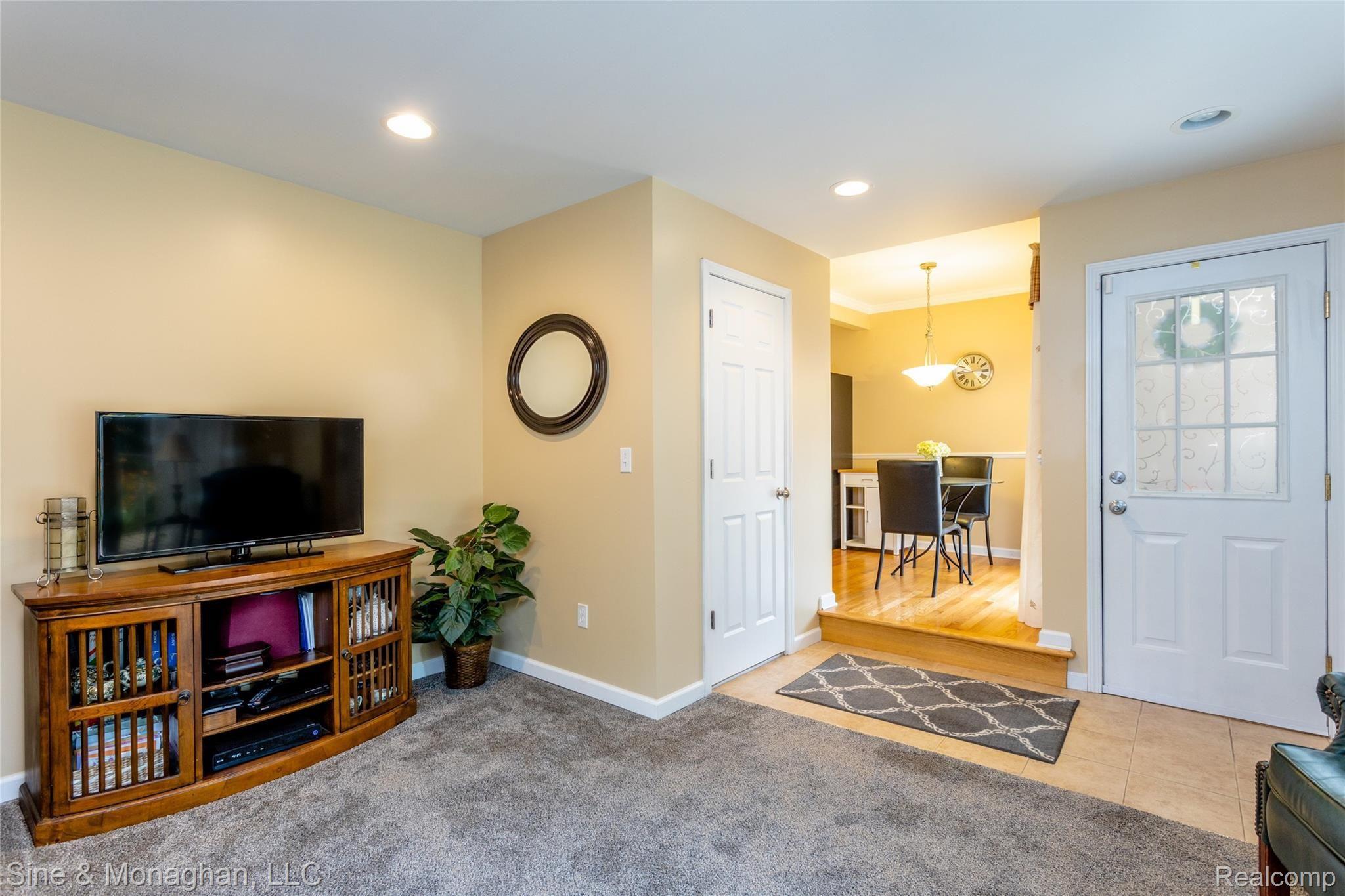 415 Maison Road Grosse Pointe, MI 48236 - Photo 22 of 50 Maison_L_0013.jpg