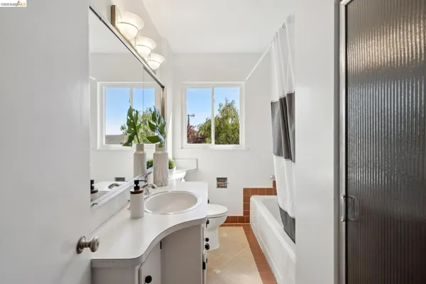 $899,000 | 2825 Kitchener Court, Oakland, CA 94602
