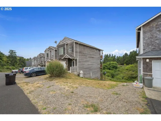 a view of a back yard of the house