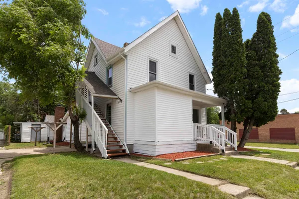 $229,900 | 135 South 8th Street, South Beloit, IL 61080