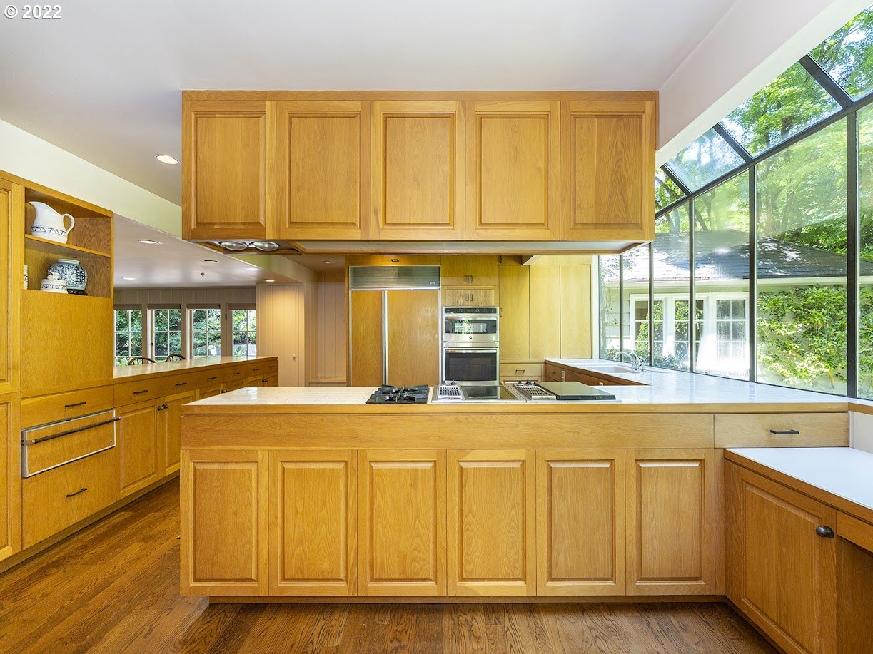 1852 Southwest Highland Road Portland, OR 97221 - Photo 13 of 32 Gallery Image 13