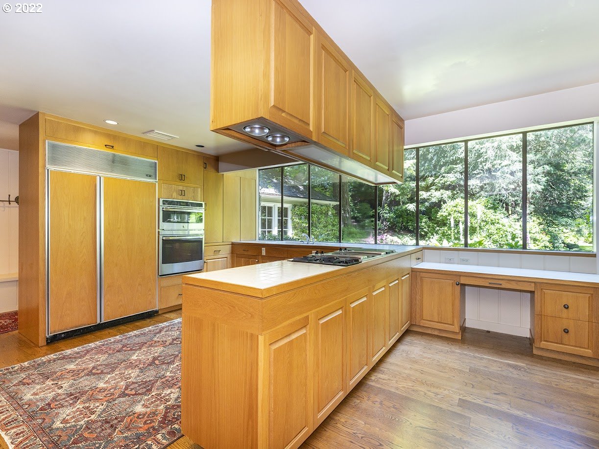1852 Southwest Highland Road Portland, OR 97221 - Photo 14 of 32 Gallery Image 14
