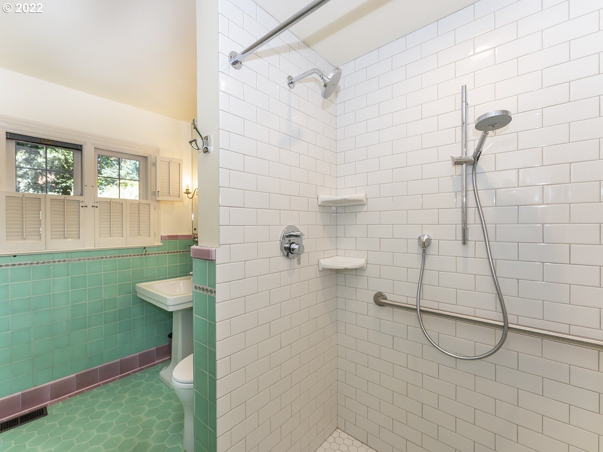 1852 Southwest Highland Road Portland, OR 97221 - Photo 17 of 32 Gallery Image 17