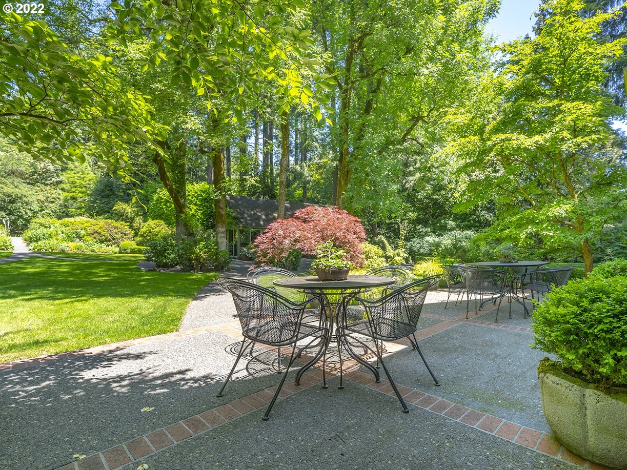 1852 Southwest Highland Road Portland, OR 97221 - Photo 26 of 32 Gallery Image 26