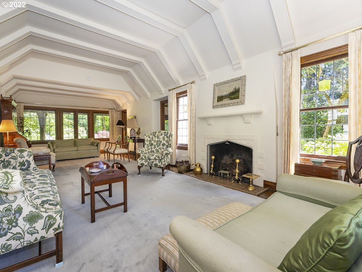 1852 Southwest Highland Road Portland, OR 97221 - Photo 5 of 32 Gallery Image 5