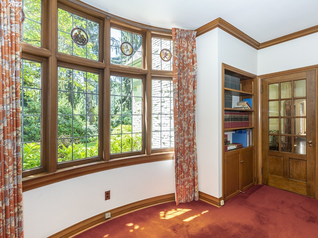1852 Southwest Highland Road Portland, OR 97221 - Photo 9 of 32 Gallery Image 9