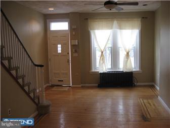 210 Tasker Street Philadelphia, PA 19148 - Photo 4 of 7 Living Room