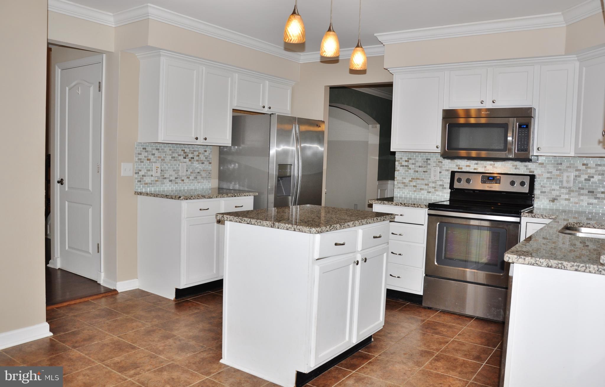 3 Perry Manor Court Perry Hall, MD 21128 - Photo 14 of 53 Center island, granite, tile back-splash & floor!