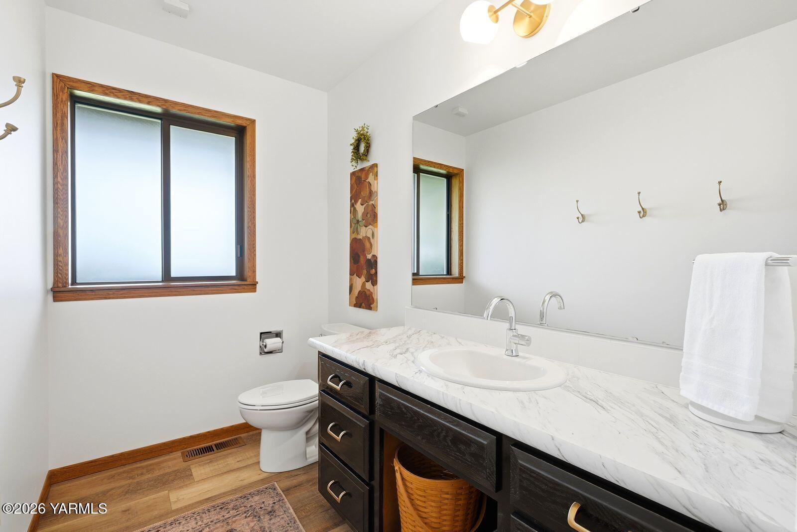 170732 Olsen Road Grandview, WA 98930 - Photo 28 of 58 26 Guest Bathroom