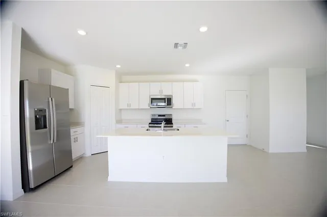 $2,550 | 19558 Fairhill Court, Lehigh Acres, FL 33936