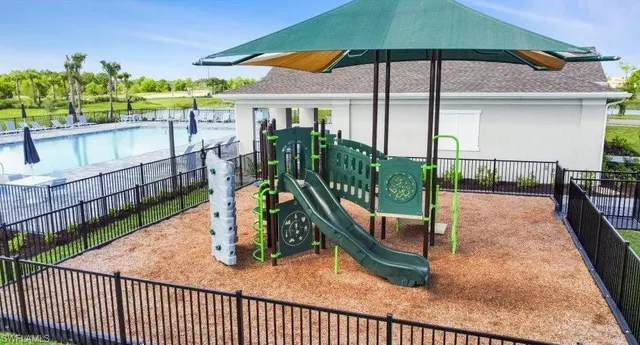 $2,550 | 19558 Fairhill Court, Lehigh Acres, FL 33936