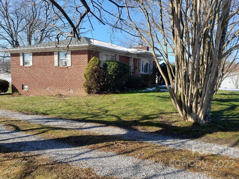610 Dana Road Hendersonville, NC 28792 - Photo 8 of 25 Gallery Image 8