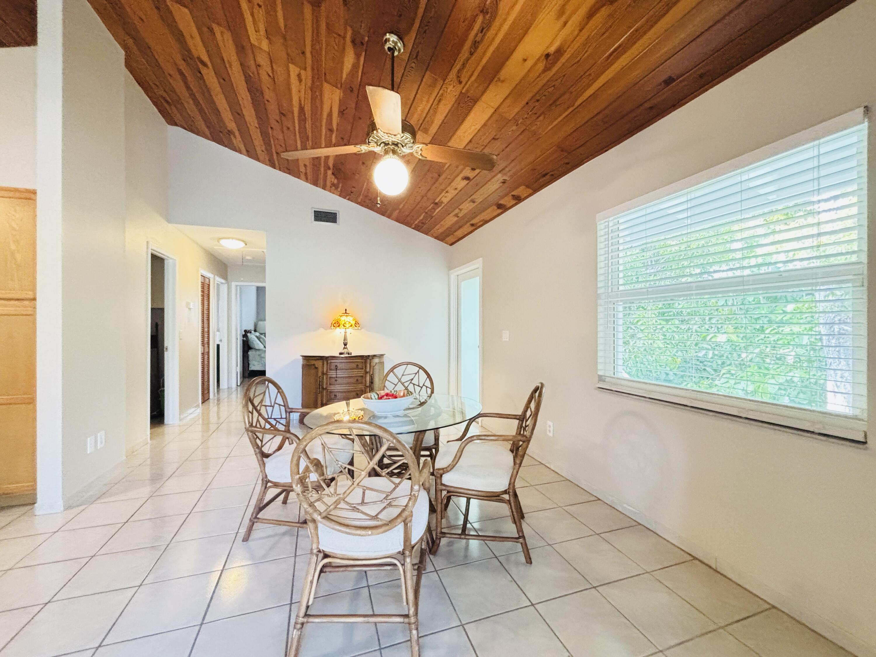 1033 Valencia Road Key Largo, FL 33037 - Photo 25 of 72 Dining and entertainment area