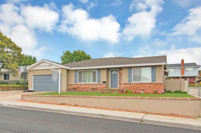 a front view of house with yard
