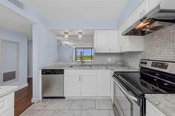 $229,000 | 1000 Cove Cay Drive, Unit 5D, Clearwater, FL 33760
