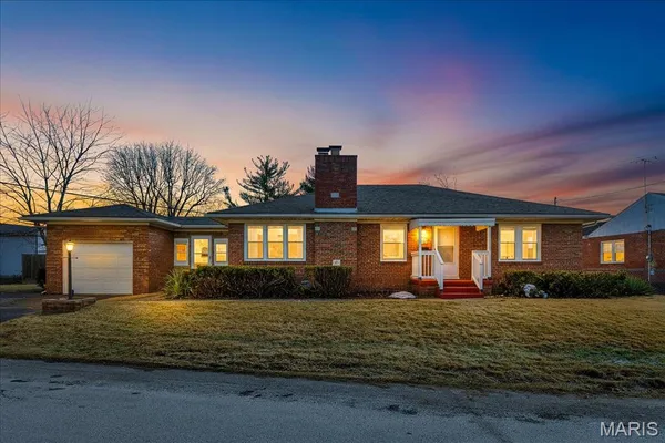 $1,850 | 277 Herbert Street, Alton, IL 62002