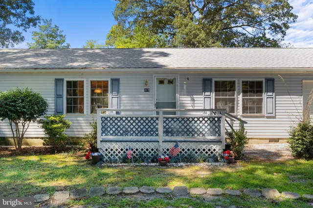 a view front of house with a yard