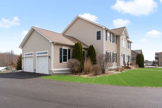 919 Seven Mile Road Cranston, RI 02823 - Photo 2 of 27