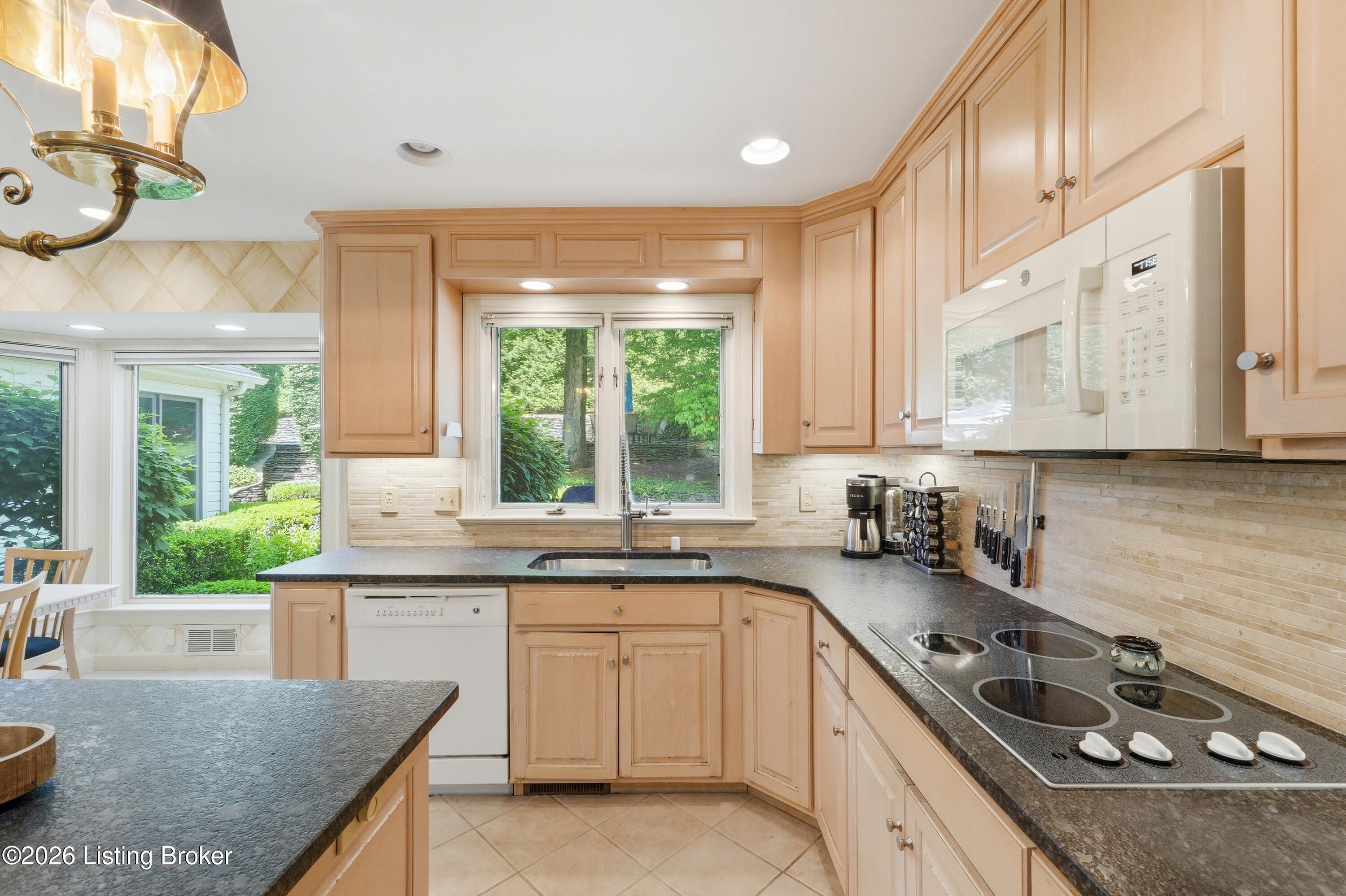 5511 Apache Road Louisville, KY 40207 - Photo 15 of 50 Kitchen