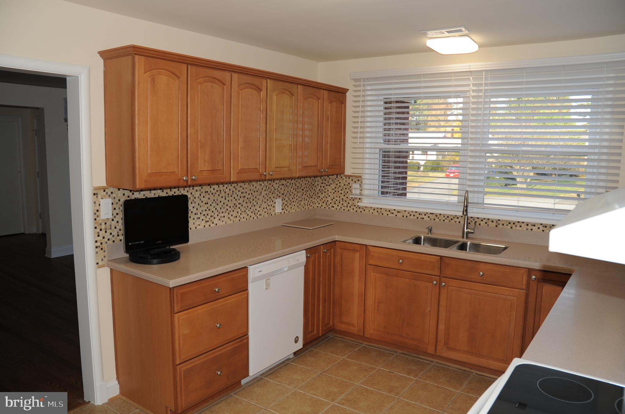 16632 Alden Avenue Gaithersburg, MD 20877 - Photo 14 of 57 Kitchen